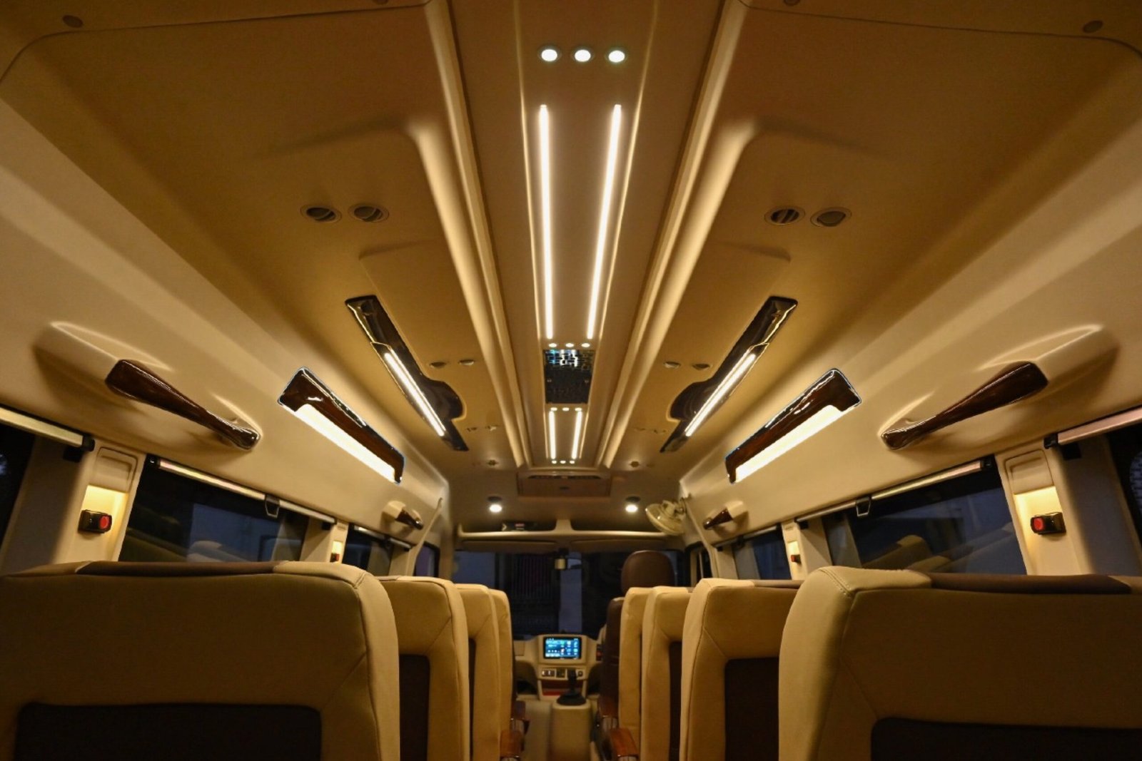 Tempo Traveller 7