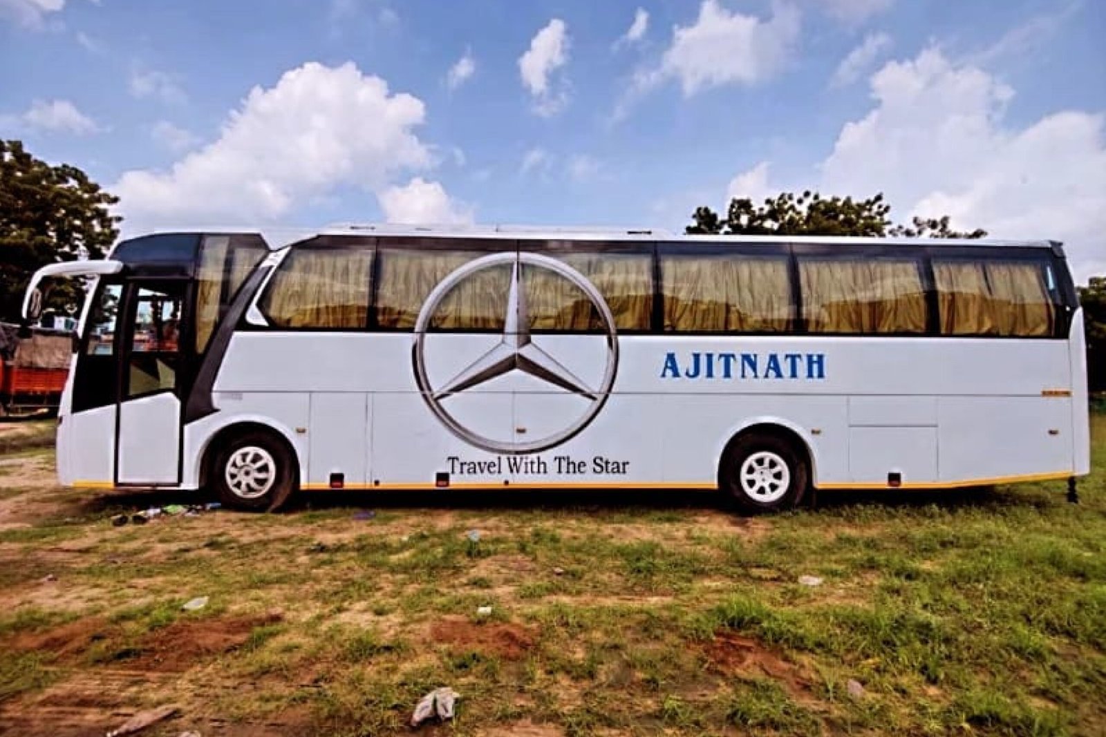 Tempo Traveller 8